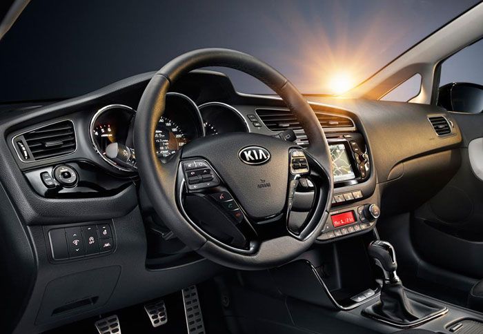 Ιδιαίτερα μοντέρνο design και πολλά ποιοτικά στοιχεία φαίνεται πως συγκεντρώνει το εσωτερικό του νέου Kia Ceed. 